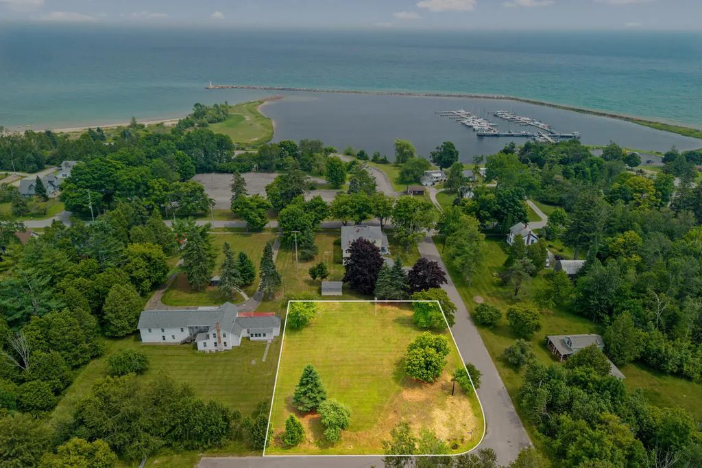 342 E Madison, Harrisville