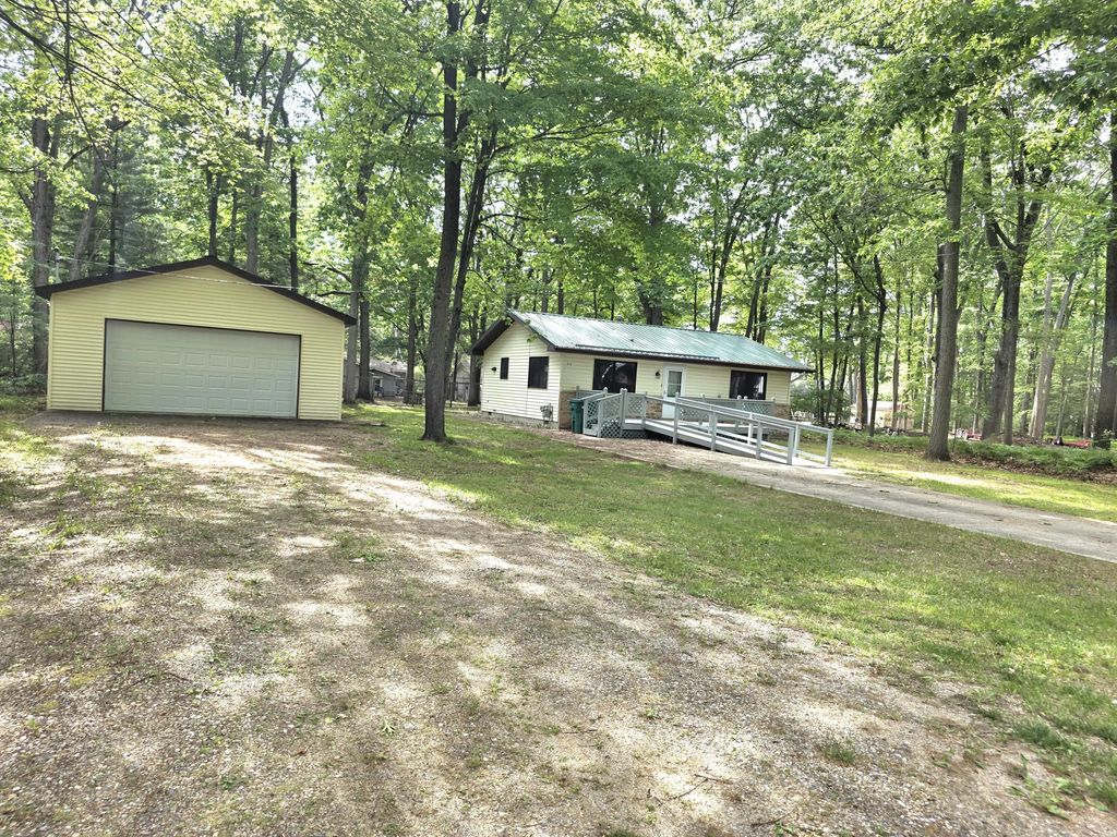 212 Glendale Drive, Prudenville