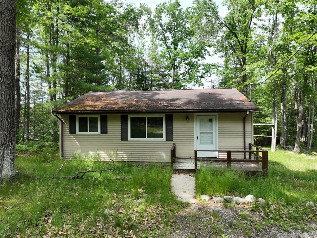 15984 Hiawatha Trail Lakefront, Atlanta
