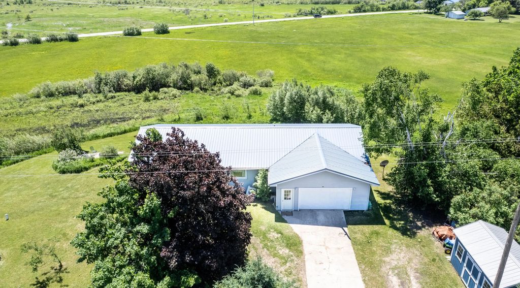 7209 S River Road, Cheboygan