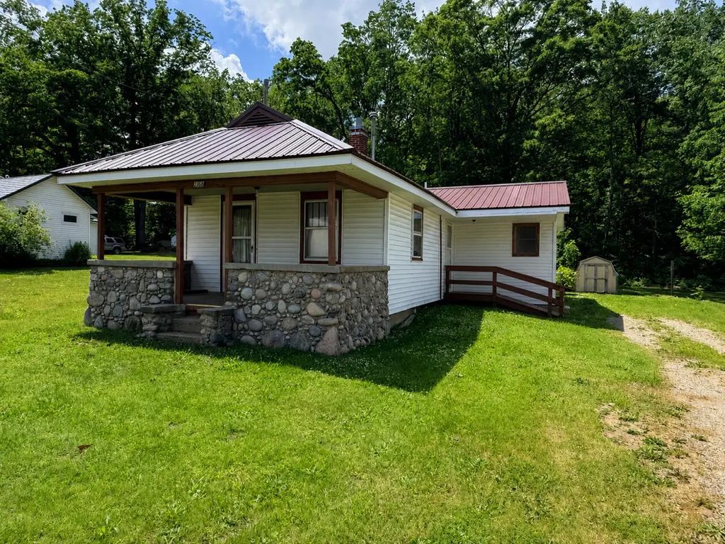 2168 Tower Hill Road, Houghton Lake