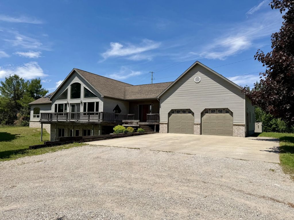 1501 Hackmatack Road, Cheboygan