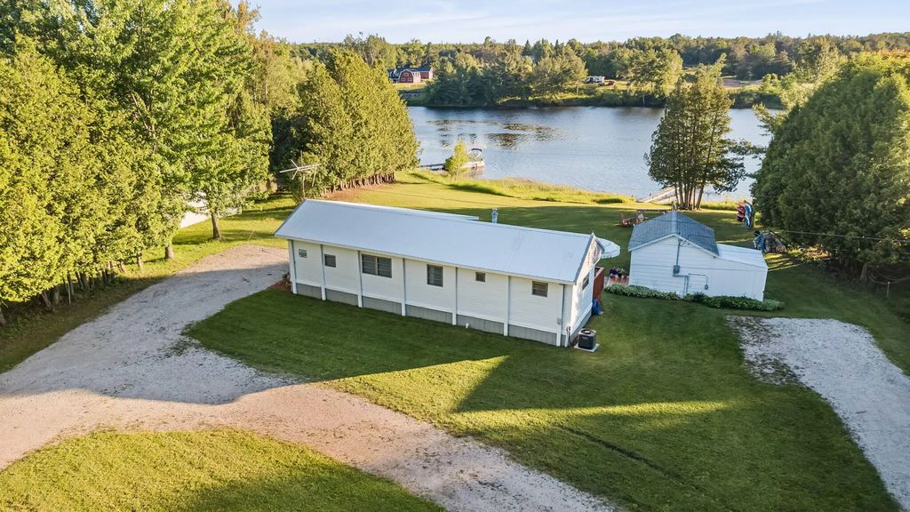 5431 Webster Drive, Cheboygan