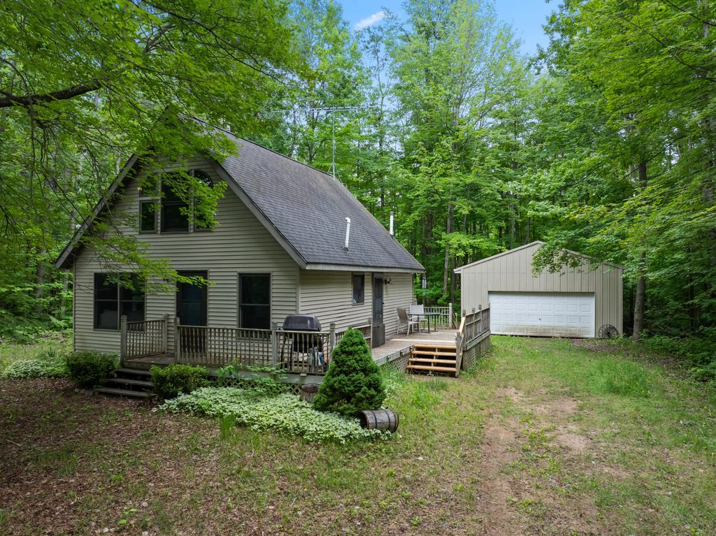 6586 Breezewood Drive, Mancelona