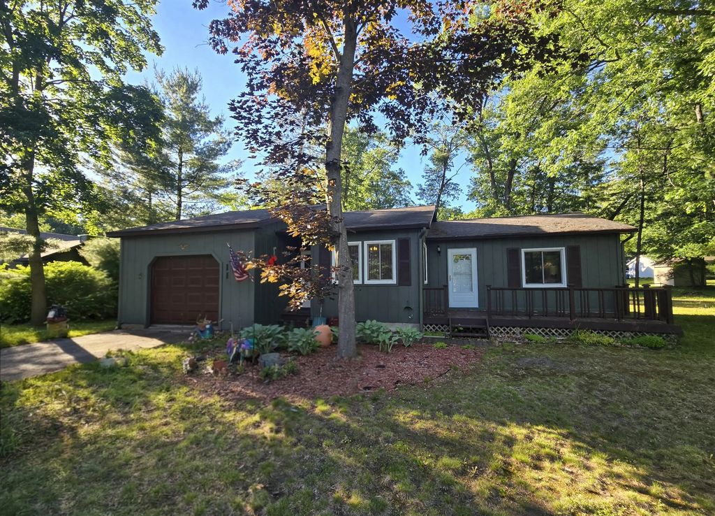 110 Acorn Lane, Houghton Lake