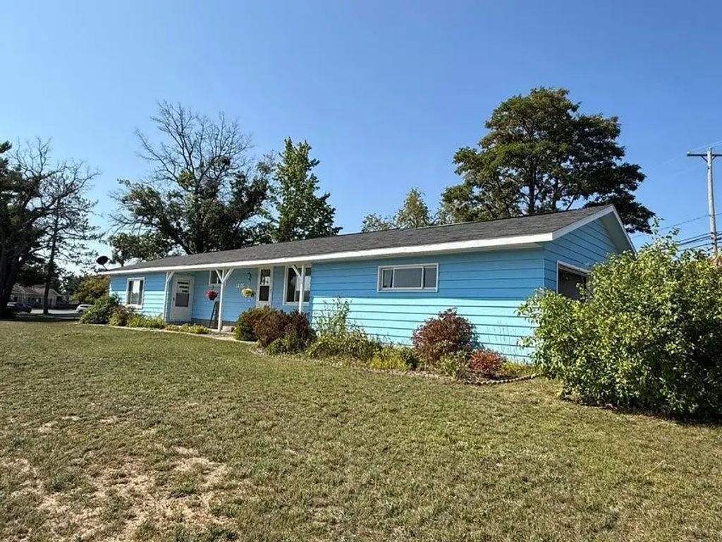 1205 E Michigan Avenue, Grayling