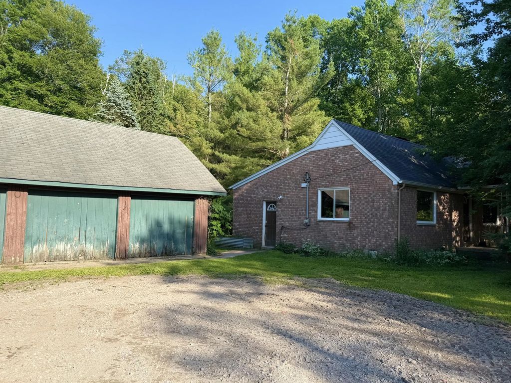 2381 S Buhl Road, Mikado