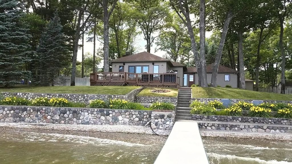 6090 Mount Maria Road, Hubbard Lake