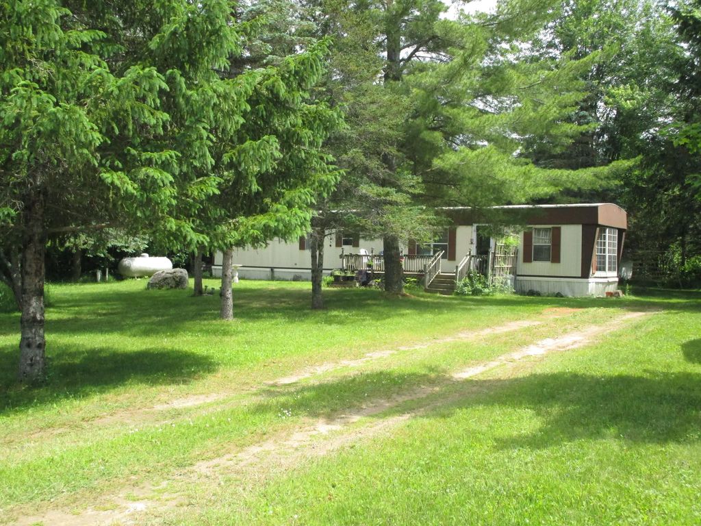8016 Highland Road, Levering