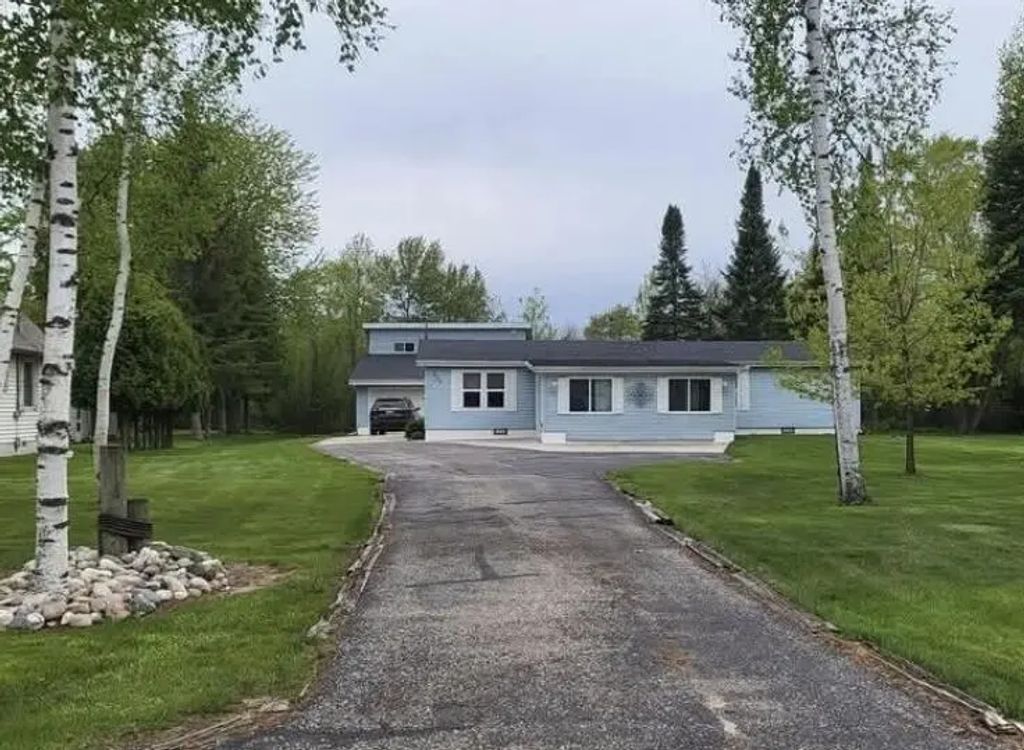 827 Iroquois Avenue, Prudenville