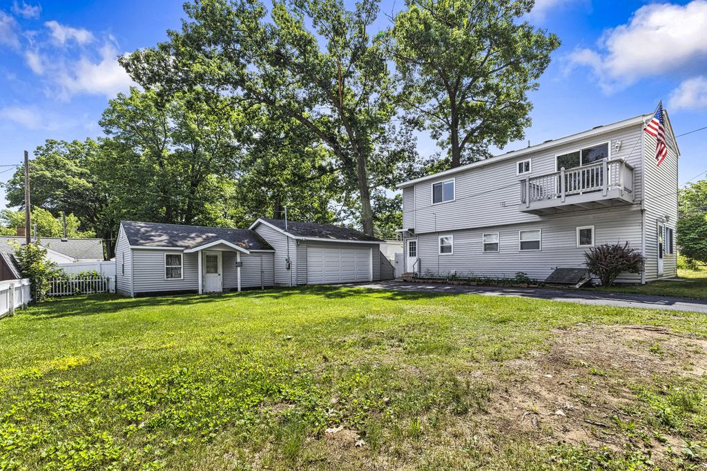 104 Jefferson Avenue, Houghton Lake