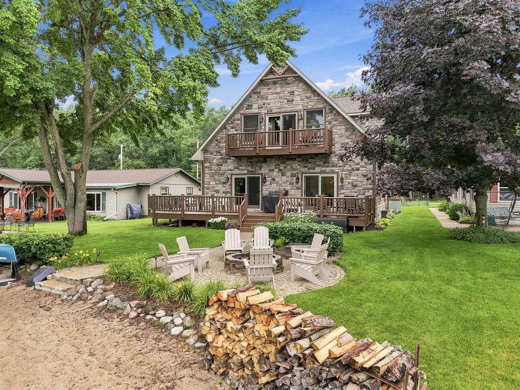 1966 Lake James Drive, Prudenville