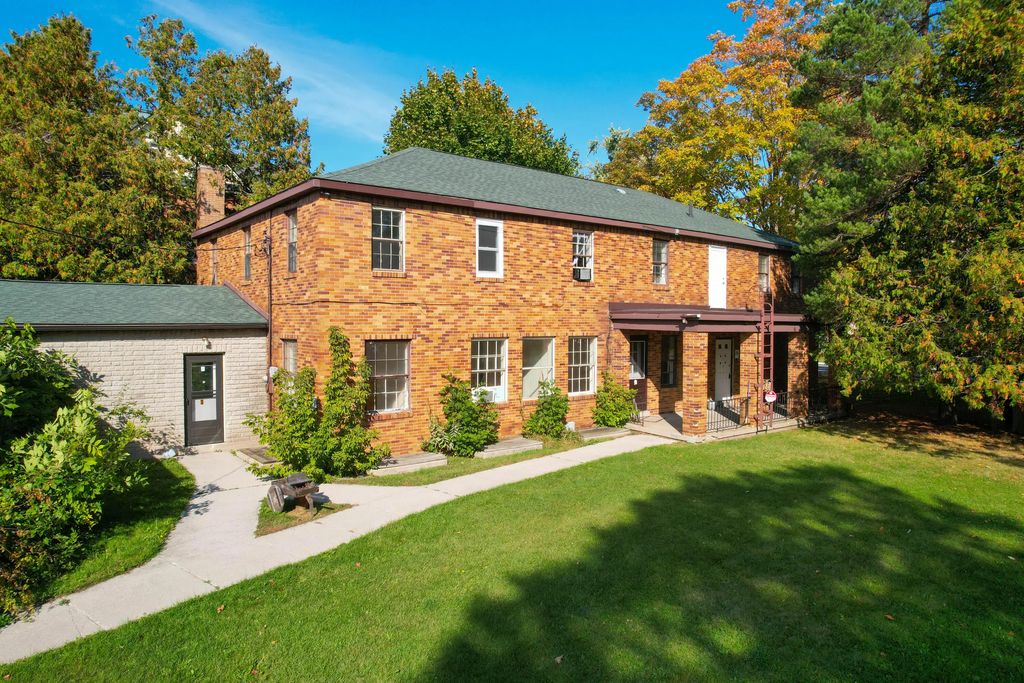 123 N Bailey Street, Cheboygan