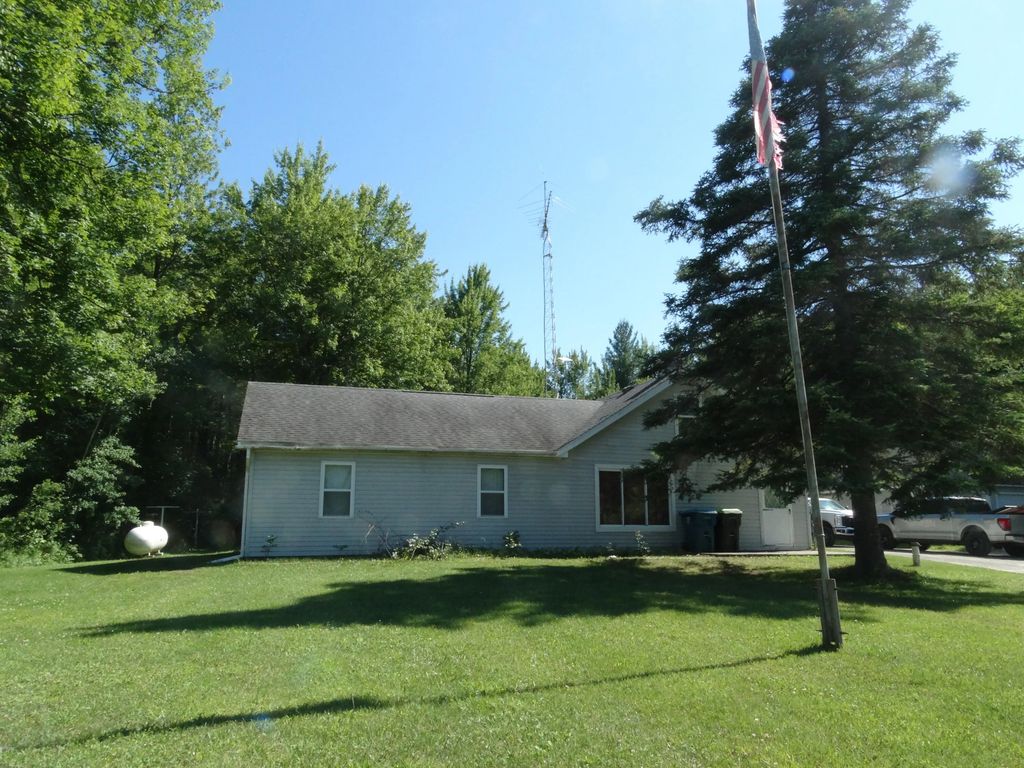 837 W Jose Road, Twining