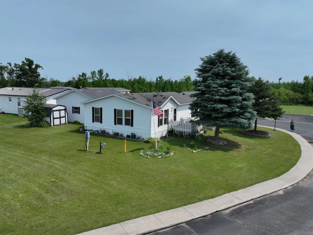 80 Woodland Court, Cheboygan