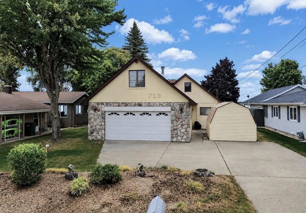 732 Iroquois Avenue, Prudenville