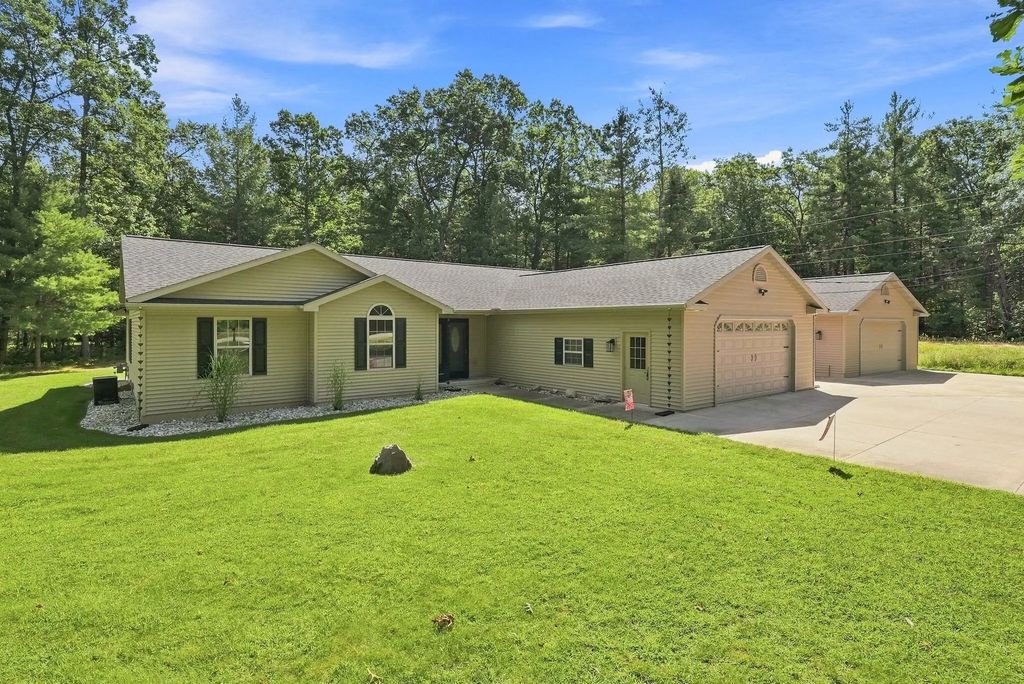 2975 Owens Drive, Houghton Lake