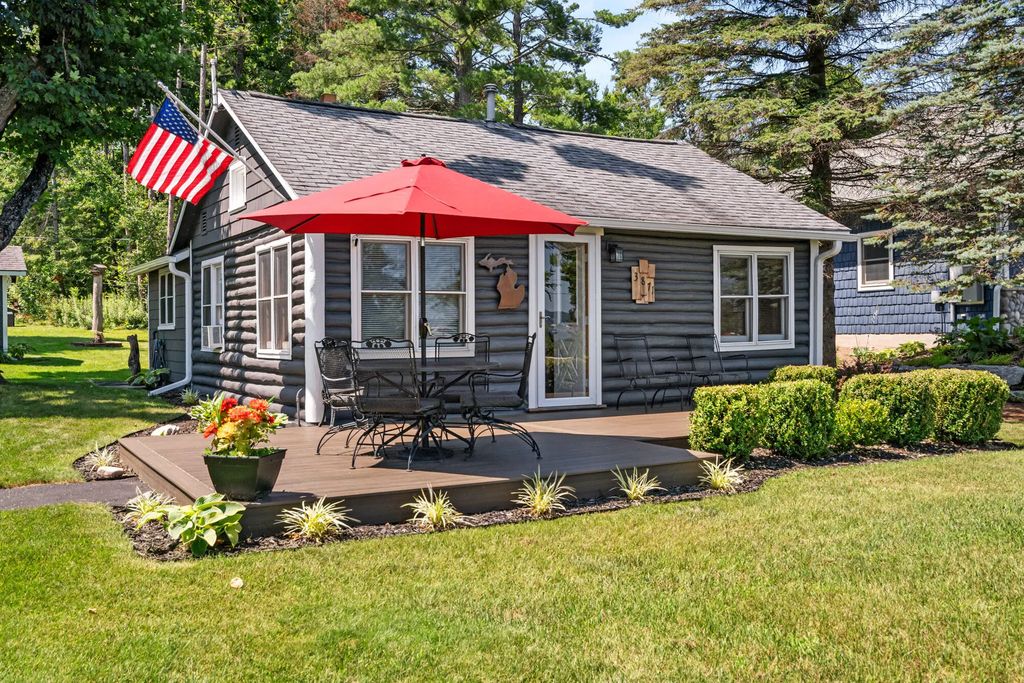 3871 N Straits Highway, Cheboygan