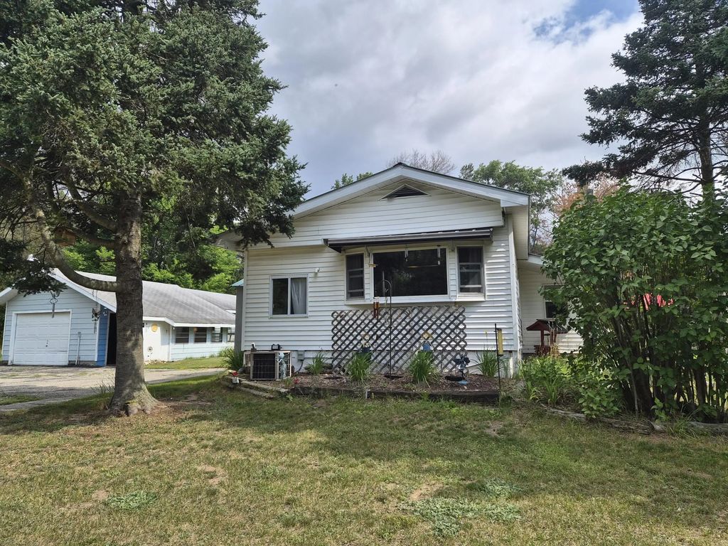 3113 N M-18, Roscommon