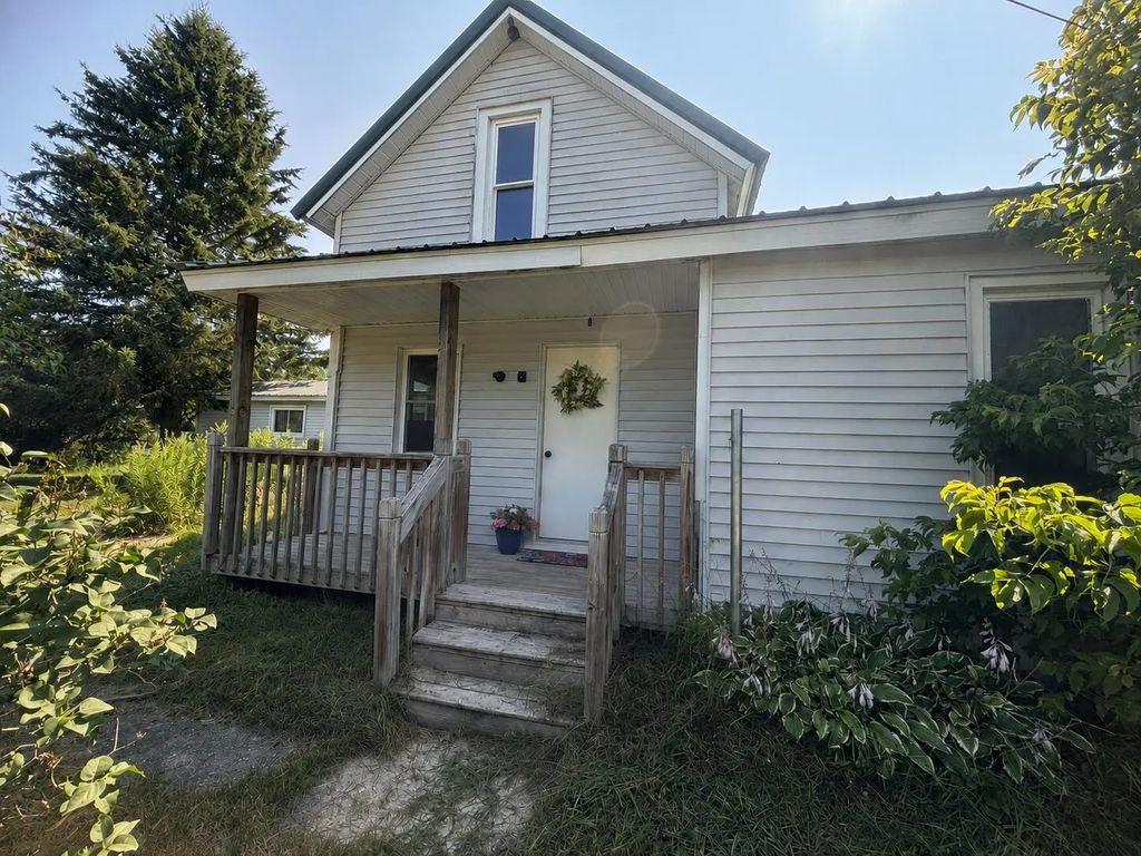 5585 Cedar Street, Millersburg