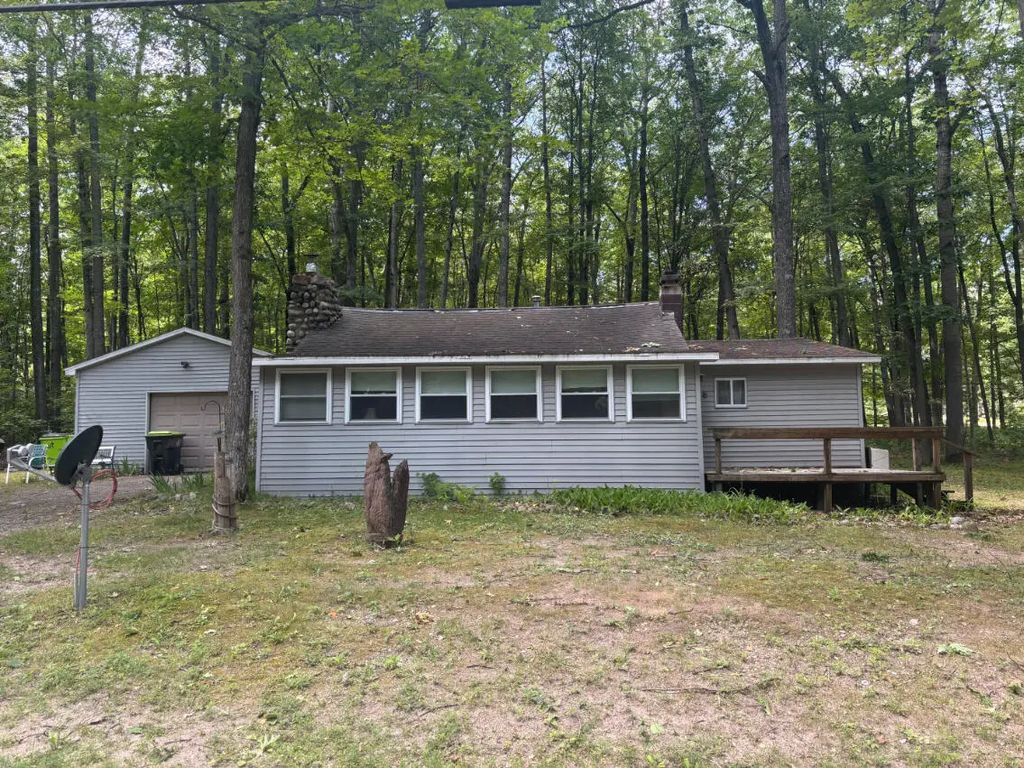 2215 W Higgins Lake Drive, Roscommon