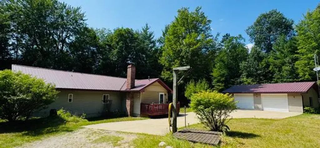 112 Topper Lane, Houghton Lake