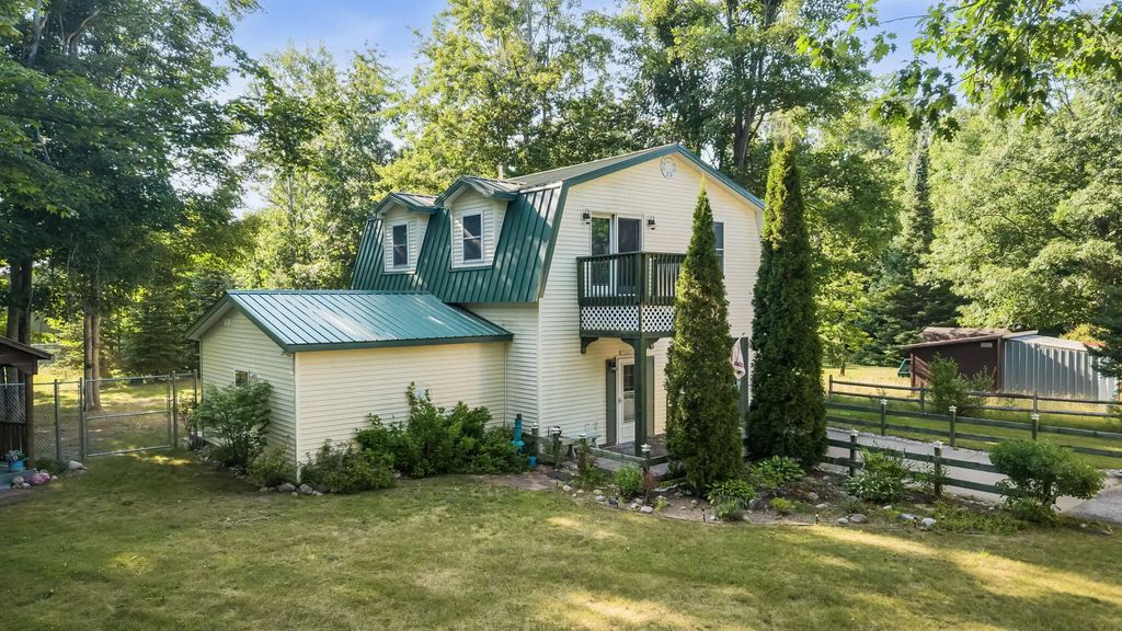 5167 Reynolds Road, Cheboygan
