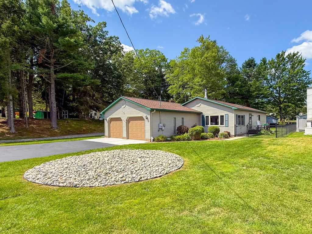 311 Iroquois Avenue, Prudenville