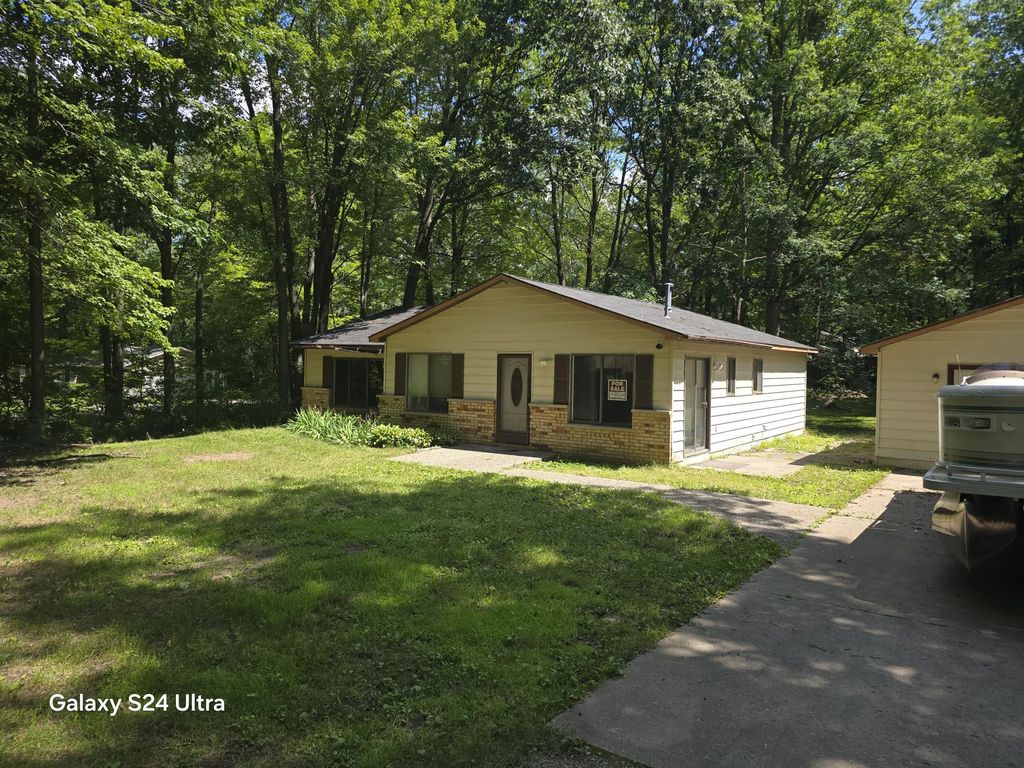 1083 Keweenaw Trail, Houghton Lake