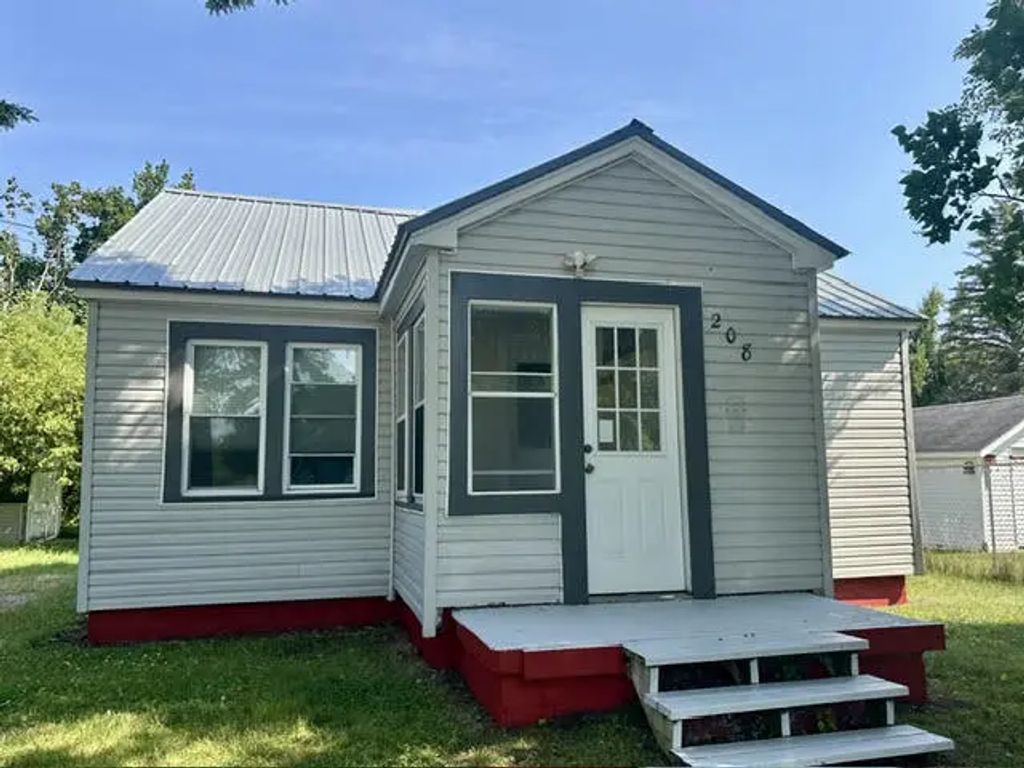208 Byron Street, Cheboygan