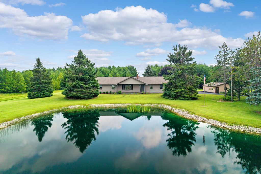 4611 W County Highway 638, Hawks