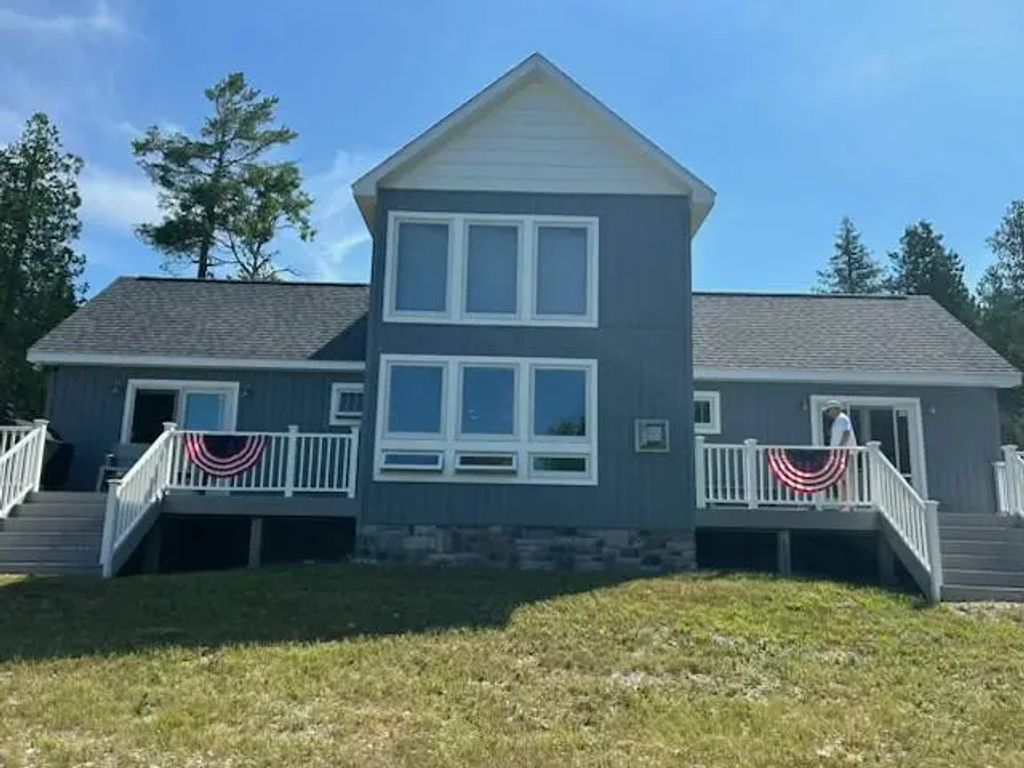 2699 Straits View Lane, Bois Blanc