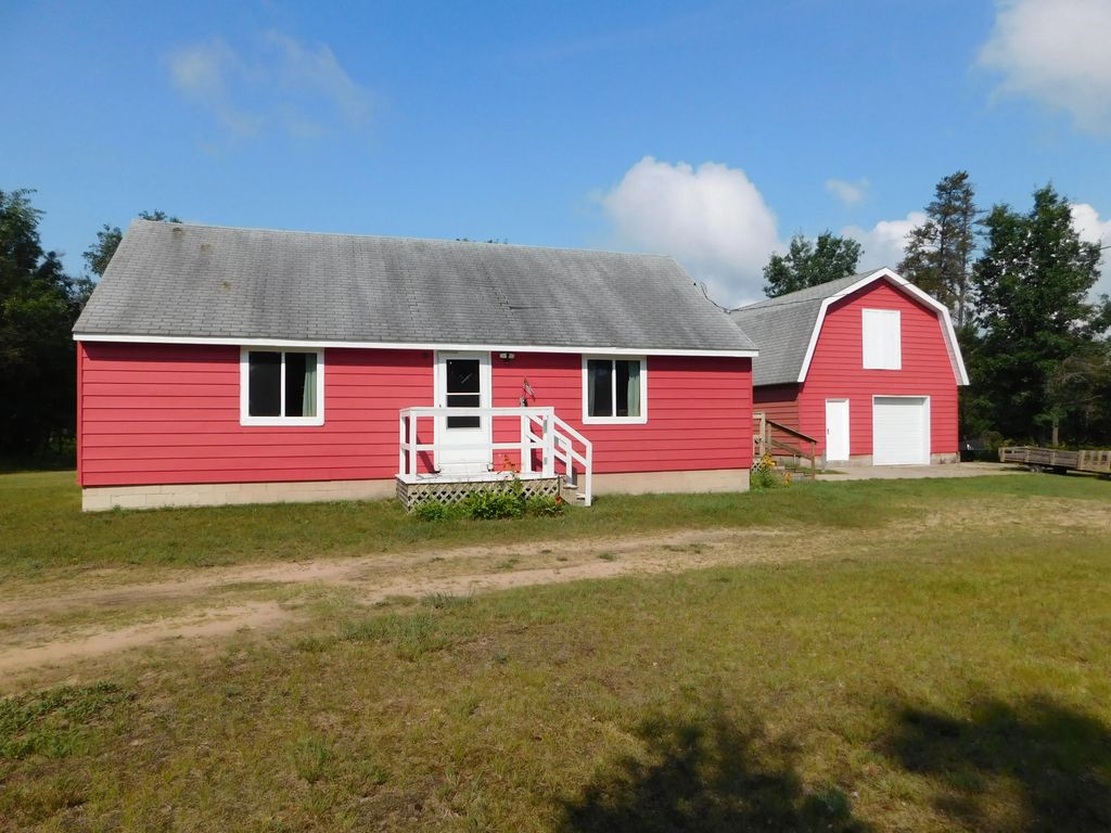 2392 S Horseshoe Trail, Grayling