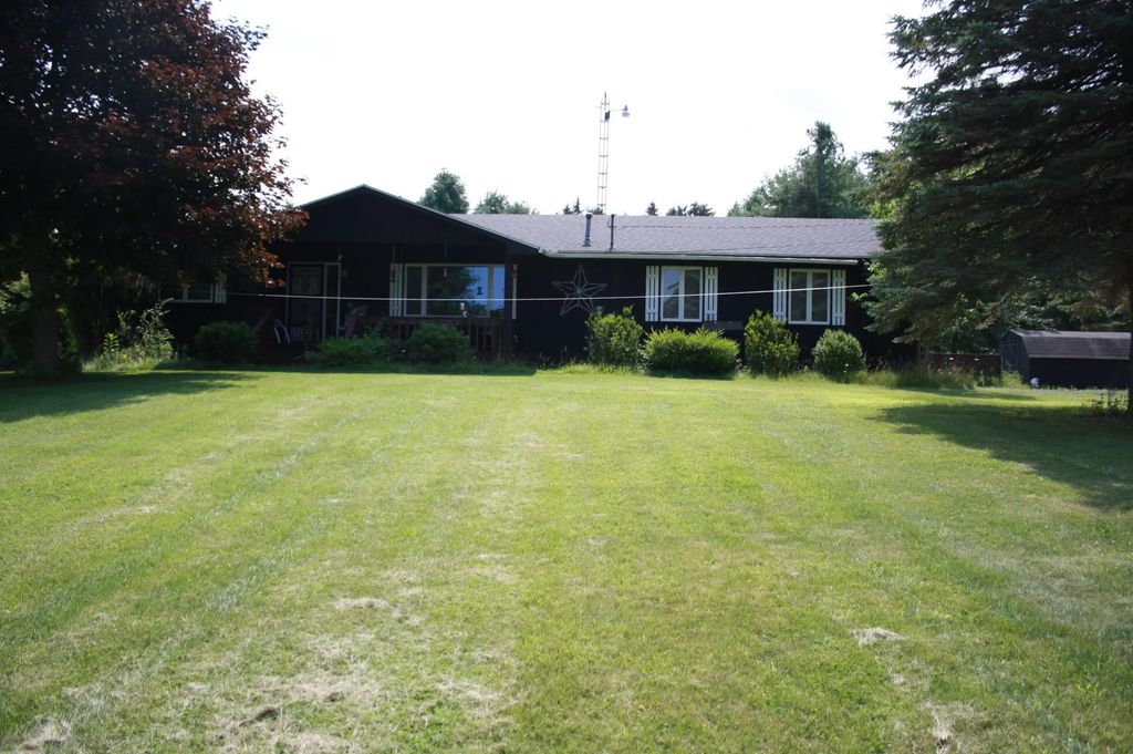 4698 E Michigan 72, Harrisville