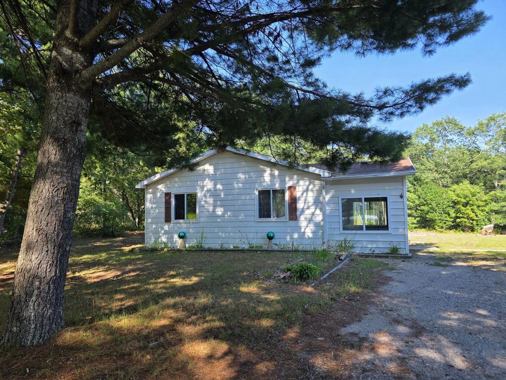 5792 Cedar Lake Road, Oscoda
