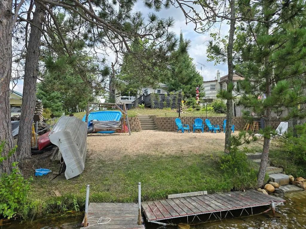 8500 Lost Lake Road, Hawks