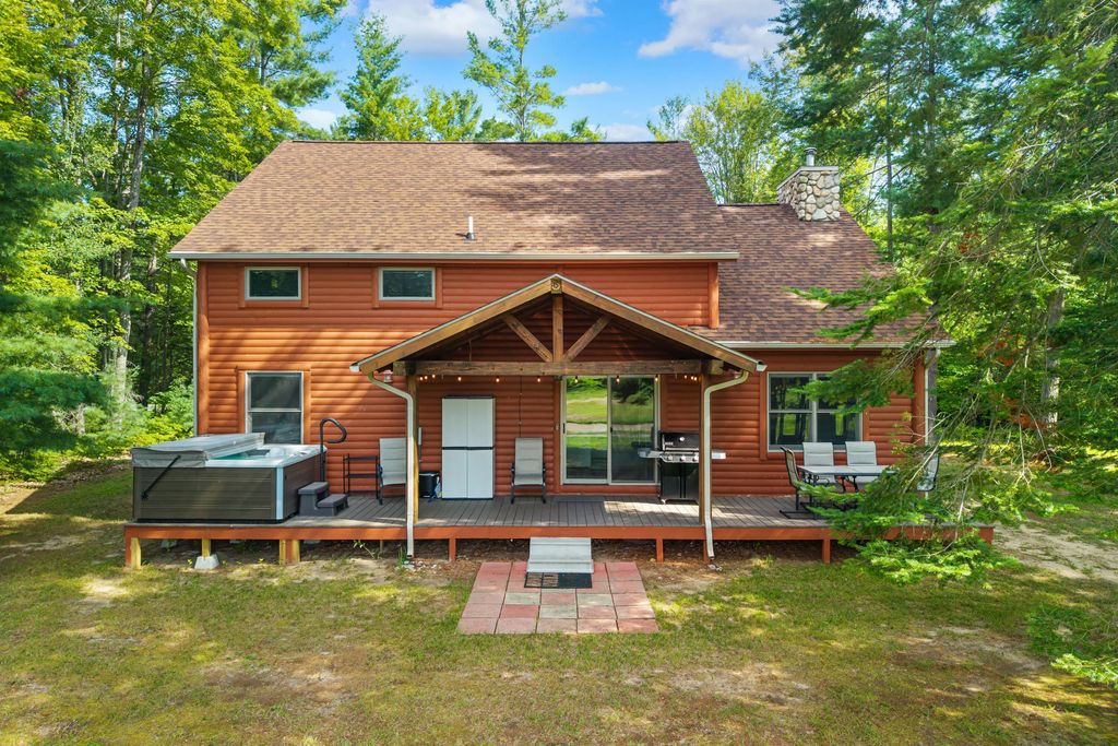 20915 East Riverside Drive, Hillman