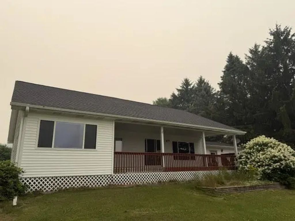 1992 Moyer Road, Central Lake