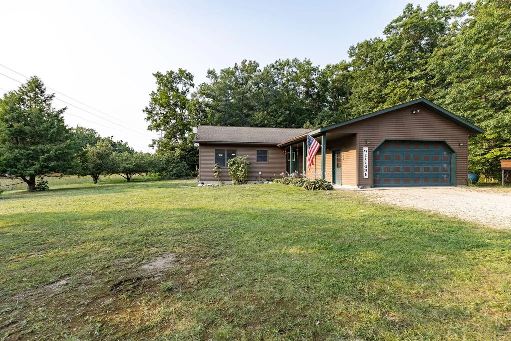 6084 Mullett Burt Road, Cheboygan
