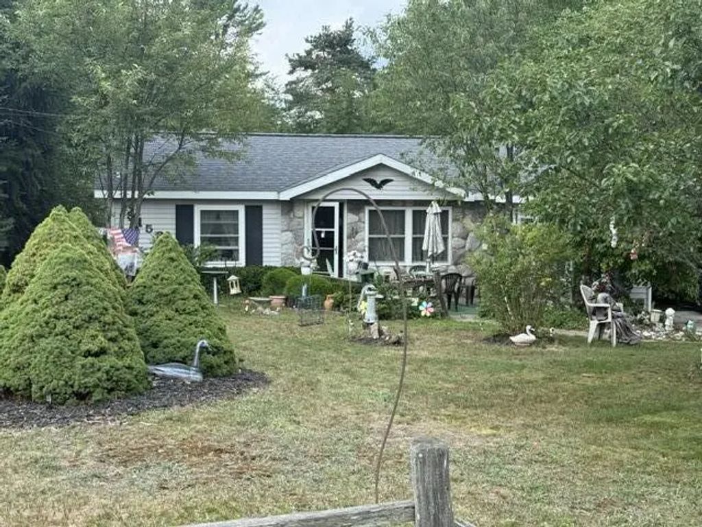 9153 Superior Avenue, St. Helen