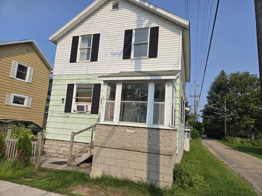 611 Commercial Street, Alpena