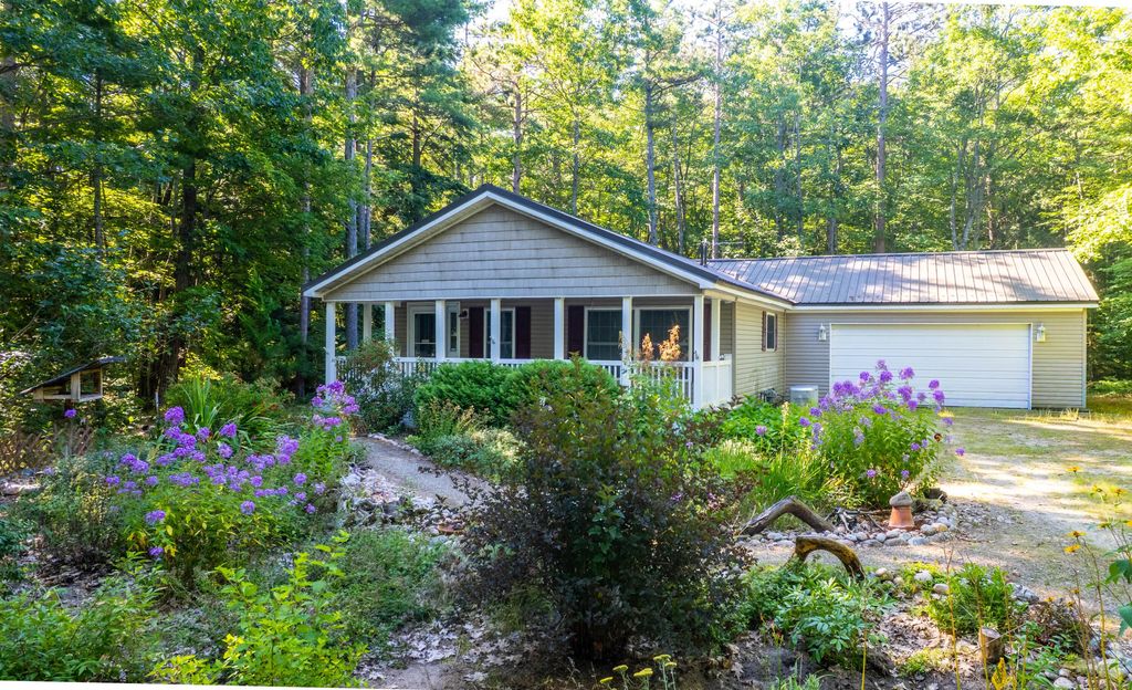 8200 Lakewood Drive, Cheboygan