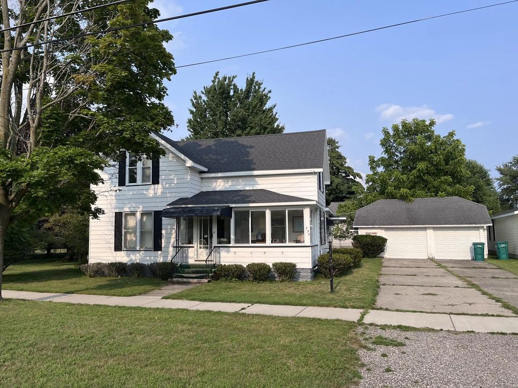 225 4th Avenue, Tawas City