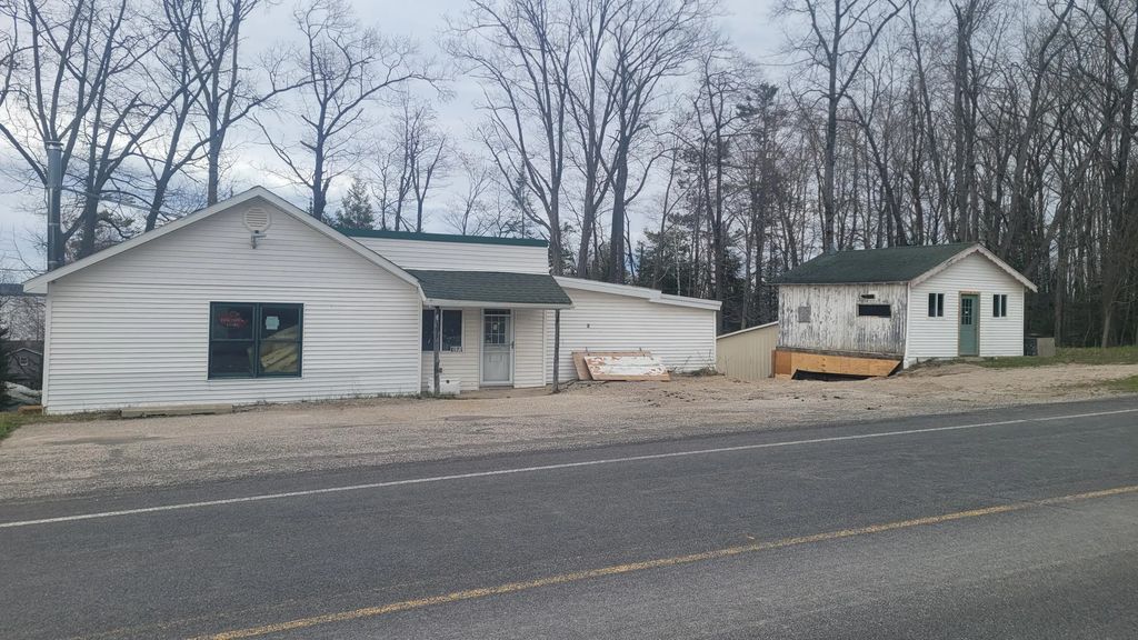 1171 S Black River Road, Onaway