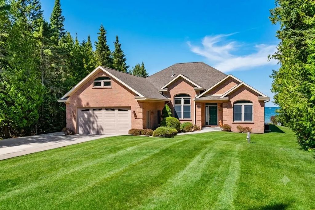 20740 Teds Road, Mackinaw City