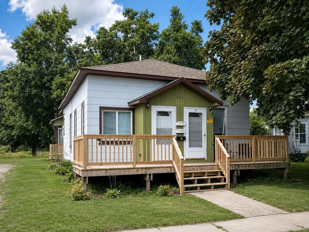 321 Dresser Street, Cheboygan