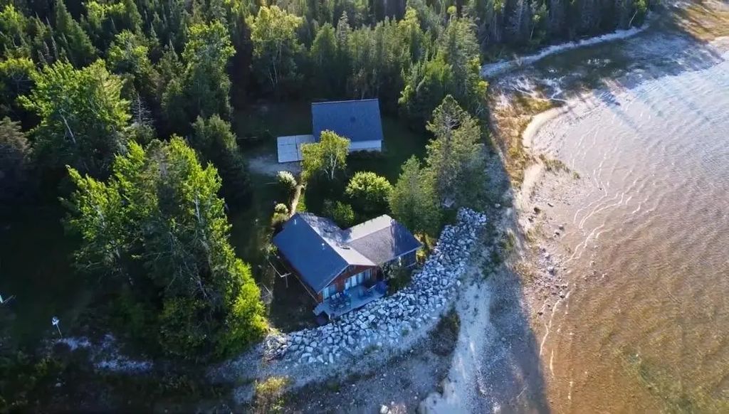 173 Horseshoe Bay Road, St. Ignace