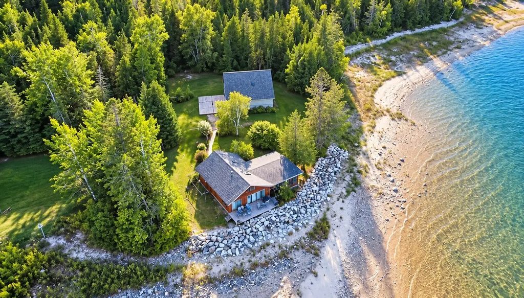 173 Horseshoe Bay Road, St. Ignace