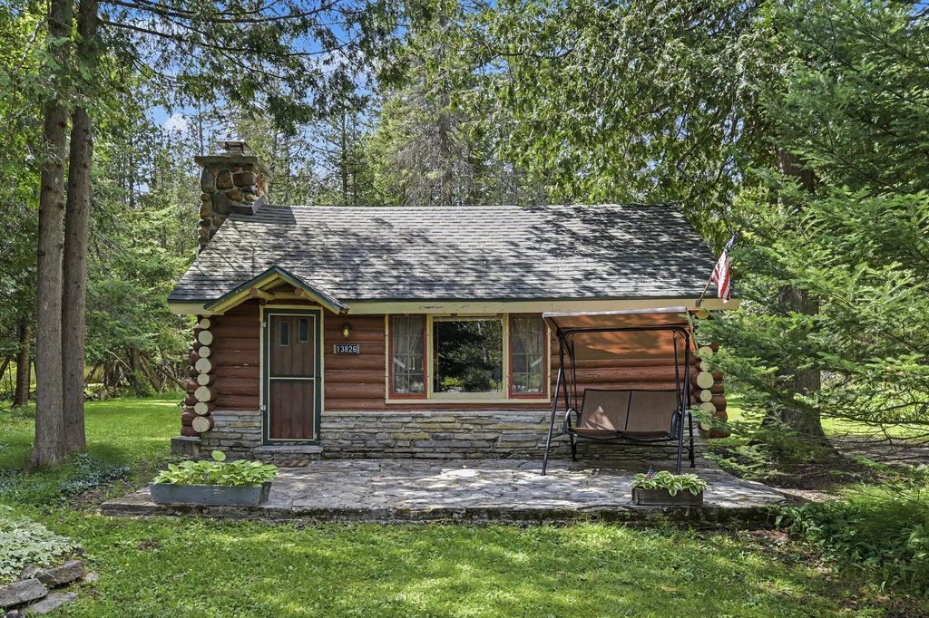 13826 S Straits Highway, Wolverine