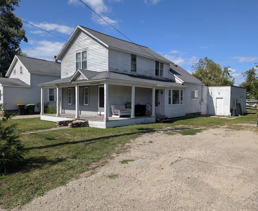 962 Mackinaw Avenue, Cheboygan